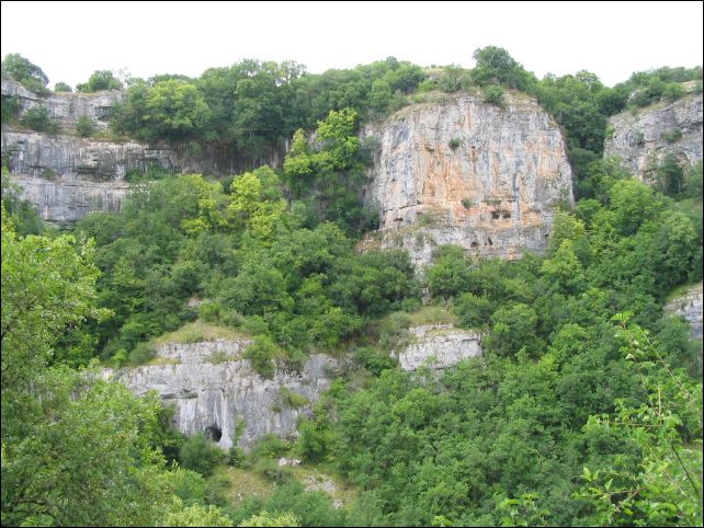 Grottes dans les rochers